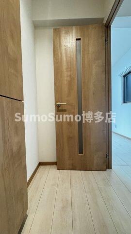 物件内観写真4　(ゆったりとした玄関です)