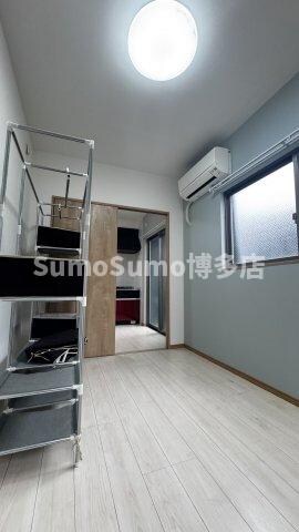 物件内観写真17　(おしゃれな居間です)