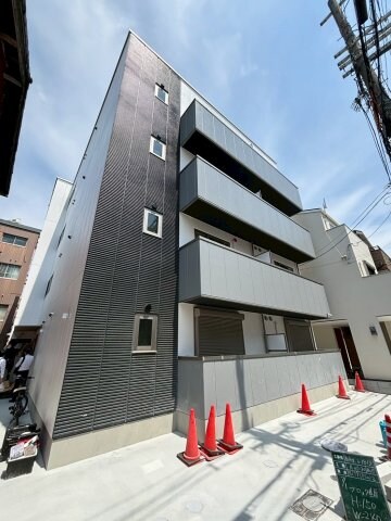 物件外観写真1　(外観は落ち着いています)