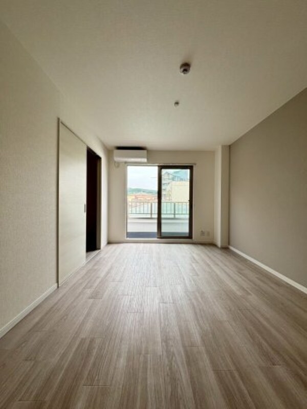 居室(ゆったりとした居間です)