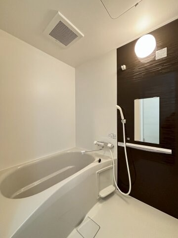 物件内観写真9　(落ち着いた空間のお風呂です)