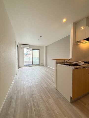 物件内観写真17　(こちらのリビングで趣味の時間をお楽しみください)