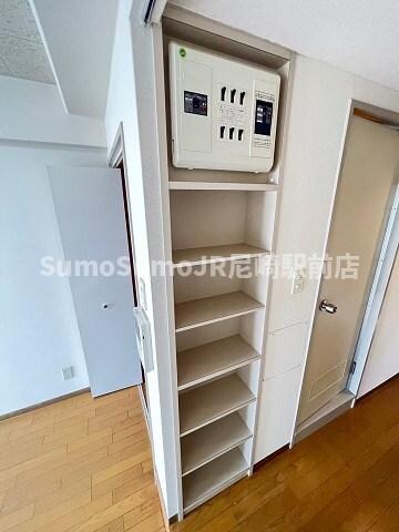 物件内観写真18　(小物を収納するのに便利です)