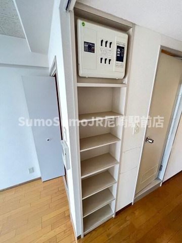 収納(小物を収納するのに便利です)