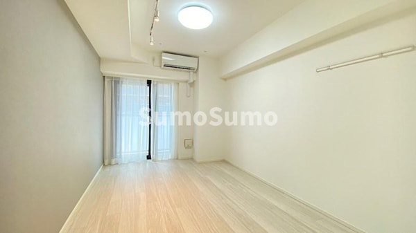 寝室(落ち着いて過ごせるお部屋なので、寝室にいかがでしょうか)