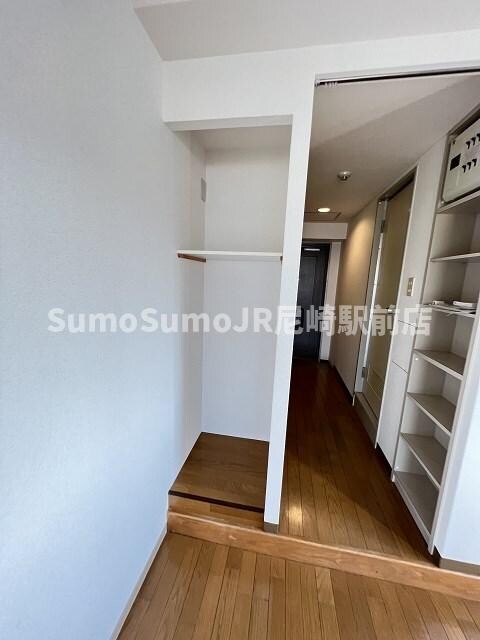 物件内観写真17　(たっぷりとした収納スペースです)