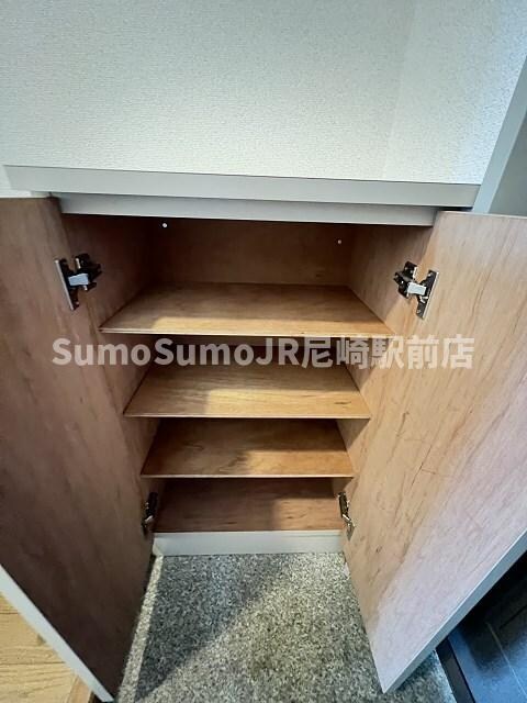 物件内観写真21　(たっぷりとした収納スペースです)