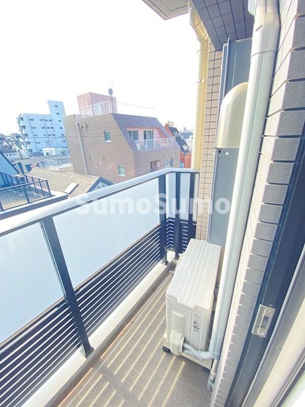 物件内観写真9　(暖かな日差しのふりそそぐバルコニー)