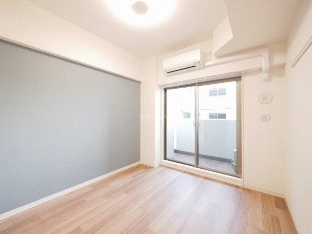 物件内観写真7　(開放的な寝室です)