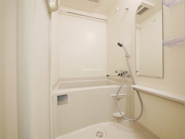 浴室(コンパクトで使いやすいお風呂です)