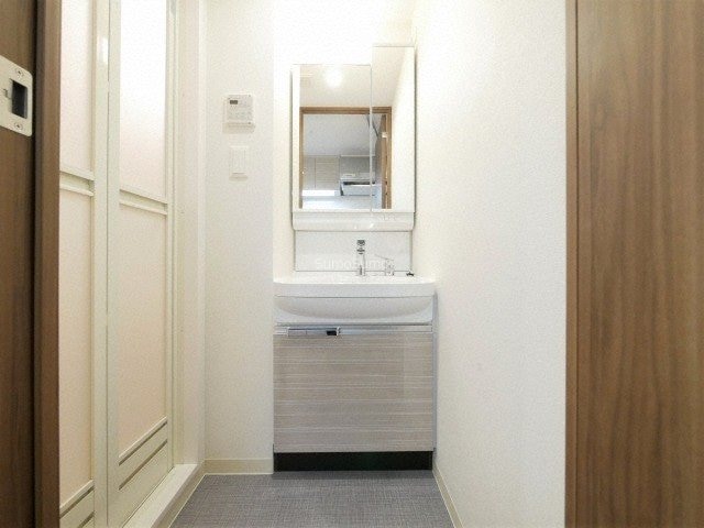 物件内観写真11　(スペースが確保できる洗面所です)