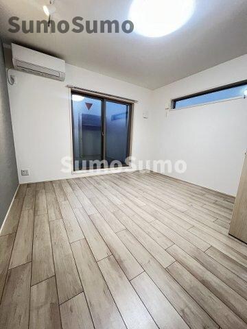 物件内観写真7　(ゆったりとした居間です)