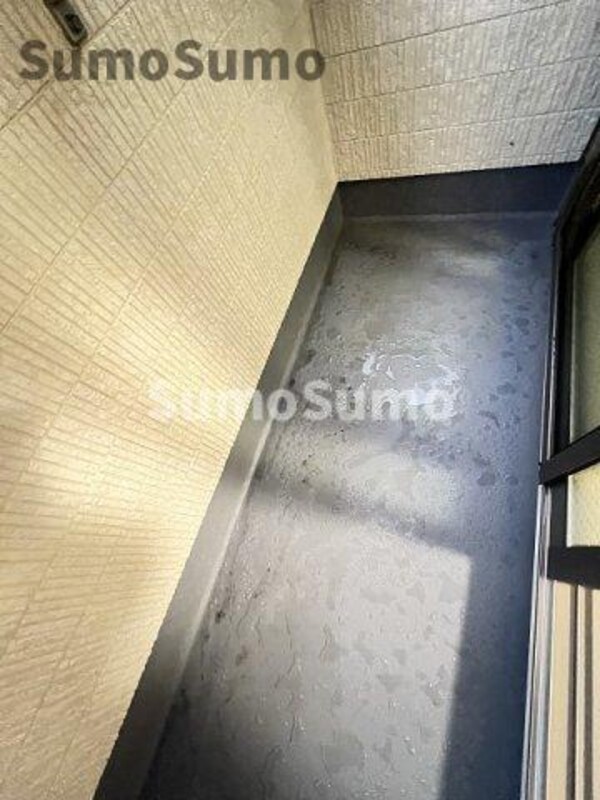 バルコニー(暖かな日差しのふりそそぐバルコニー)