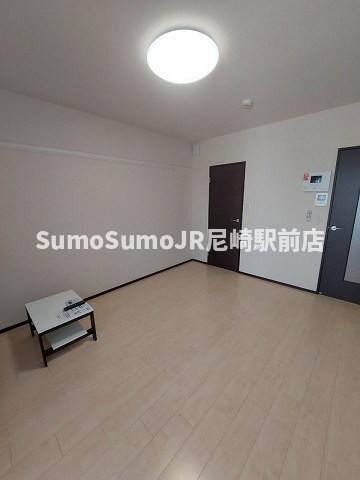 物件内観写真4　(リビングです)