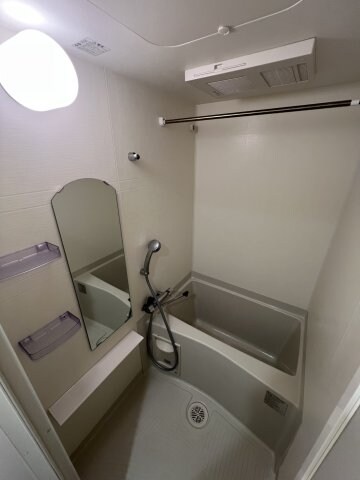 物件内観写真9　(日々の疲れを癒すお風呂付です)