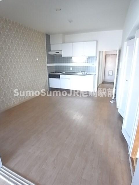 物件内観写真6　(使いやすい居間です)