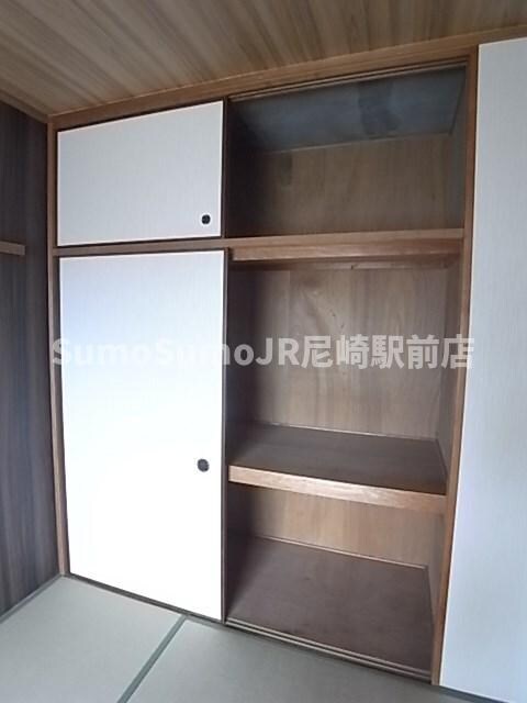 物件内観写真15　(ちょっとした収納スペースも充実しています)