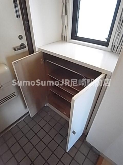 物件内観写真18　(専用の収納スペースです)