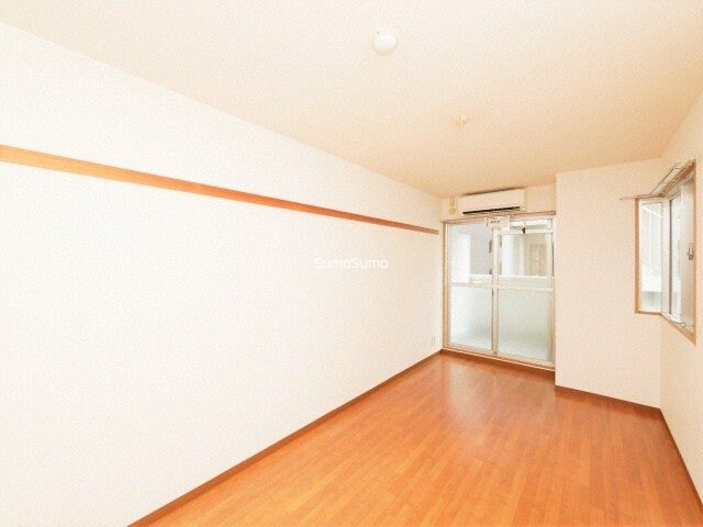 物件内観写真6　(ゆったり過ごせる居間です)