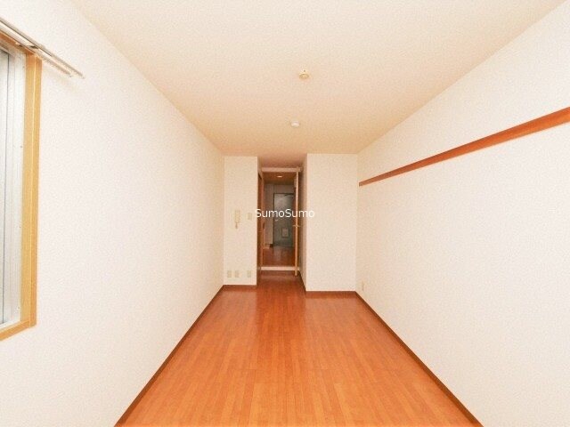 物件内観写真8　(使い勝手のいい寝室です)