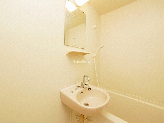 物件内観写真12　(広い洗面スペース)