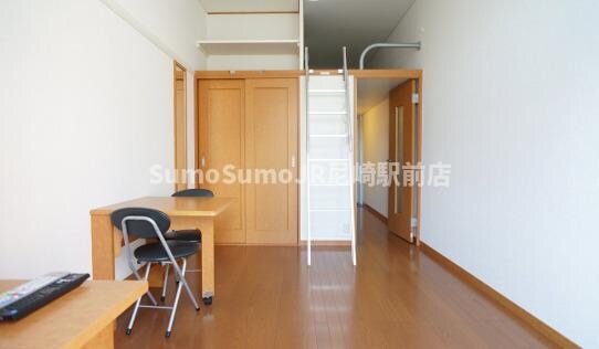 物件内観写真3　(使い勝手のいい寝室です)