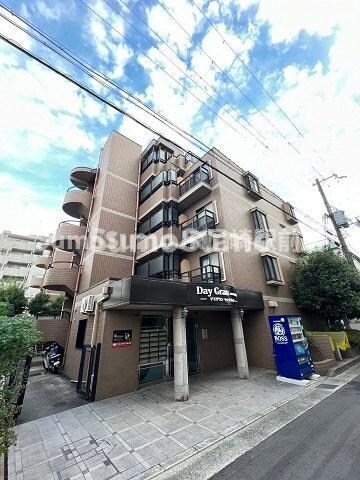 物件外観写真1　(外観は落ち着いています)