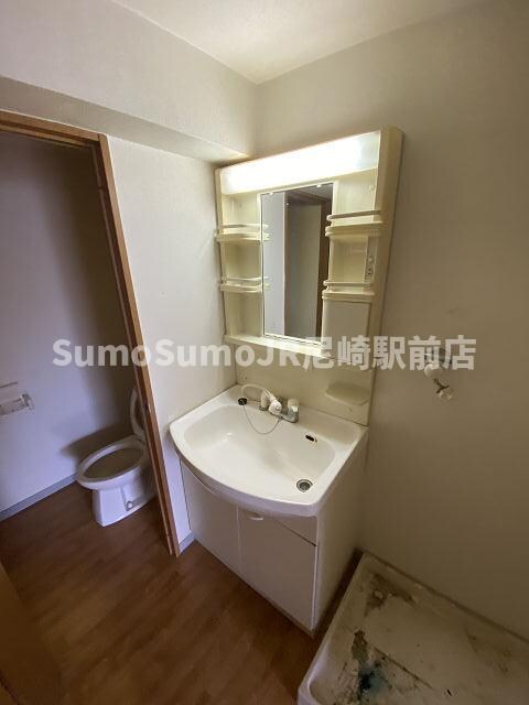 物件内観写真11　(独立洗面台、朝の身支度には欠かせません)