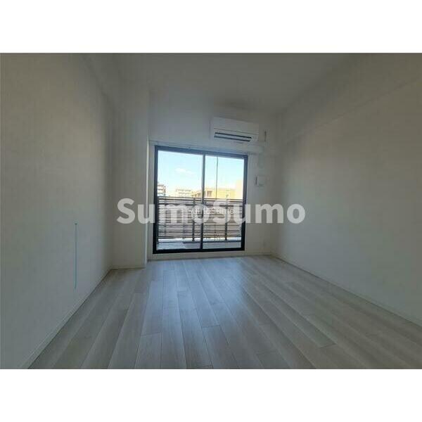 寝室(落ち着いた色調の寝室です)