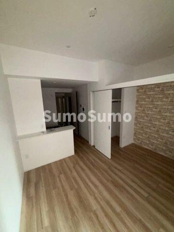 物件内観写真6　(ゆったりとした居間です)