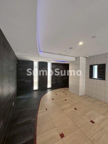 物件外観写真3　(落ち着いたロビーです)