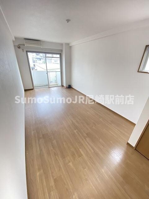 物件内観写真8　(ゆったり過ごせるリビングです)