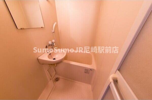 物件内観写真25　(コンパクトで使いやすい洗面所)