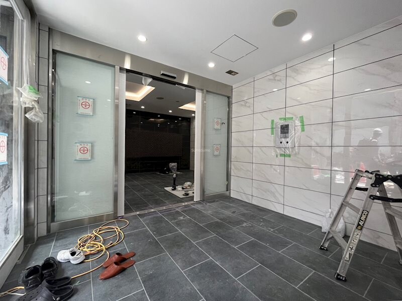 物件外観写真2　(建物の内部です)