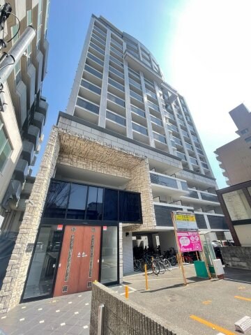 物件外観写真1　(外観は落ち着いています)