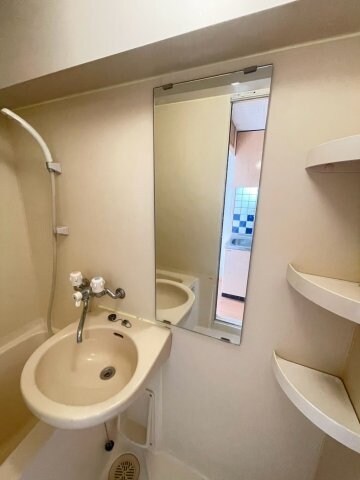 物件内観写真9　(ゆったりとした居間です)