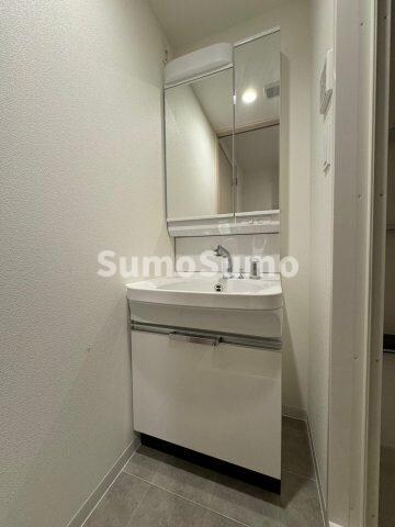 物件内観写真11　(コンパクトで使いやすい洗面所)