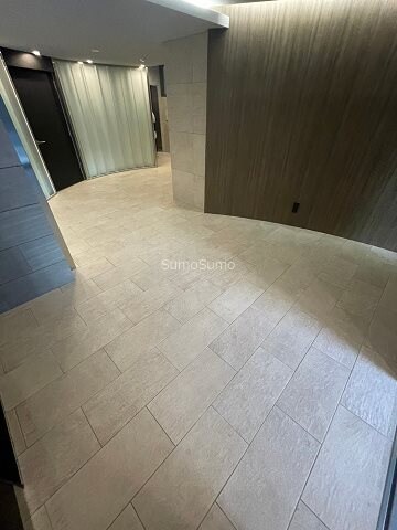 物件外観写真3　(ゆとりのあるロビーです)