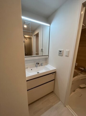 物件内観写真11　(脱衣スペースもあります)