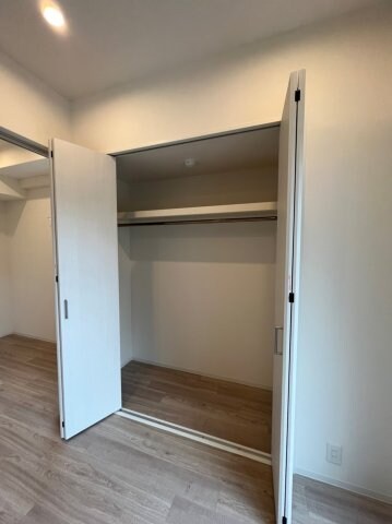 物件内観写真12　(大きなスペースがあり、収納には困りません)