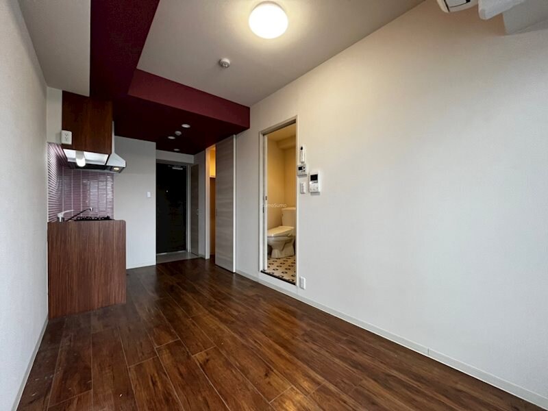 物件内観写真5　(こちらの居間で趣味の時間をお楽しみください)