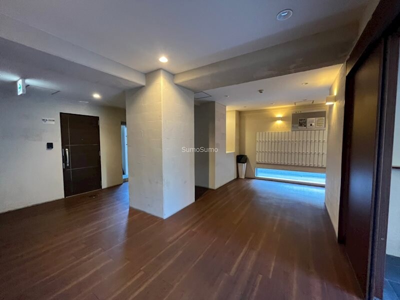 物件外観写真3　(建物の内部です)