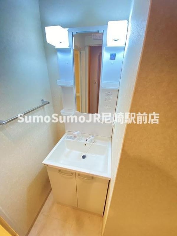 独立洗面台(独立洗面台あり、毎朝おしゃれに忙しい女性の方におすすめです)