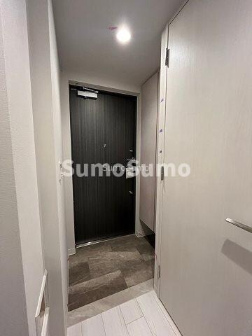 物件内観写真5　(明るい玄関です)