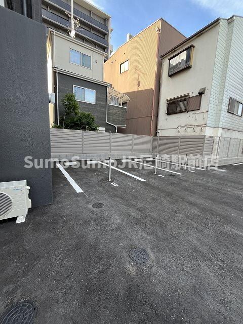 物件外観写真2　(駐車場に車を止められます)