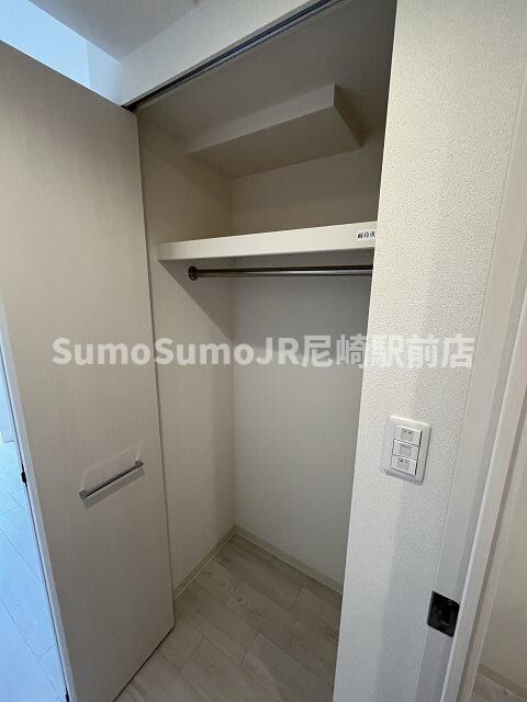 物件内観写真12　(大きなスペースがあり、収納には困りません)