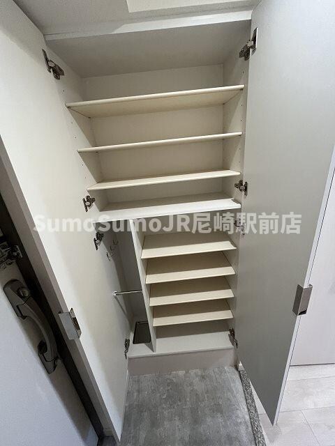 物件内観写真14　(専用の収納スペースです)