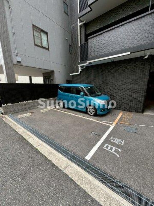 駐車場(駐車場に車を止められます)