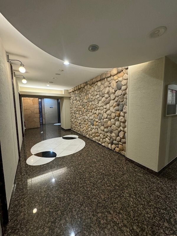 物件外観写真3　(清潔なロビーです)