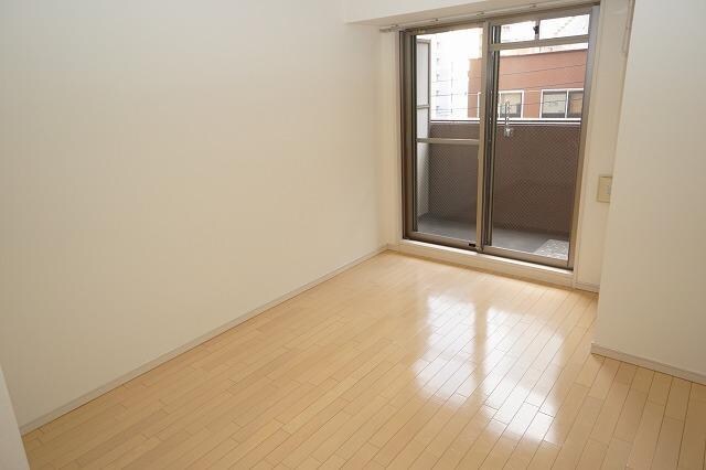 物件内観写真6　(ゆったり過ごせる居間です)